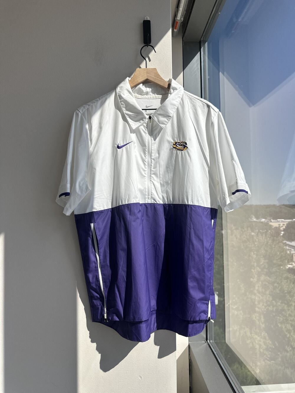 Nike LSU Louisiana State Tiger Purple White Short Sleeve Coach Shirt Sz L